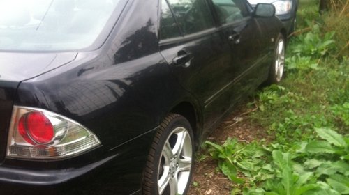 Dezmembrez Lexus IS 200 SE