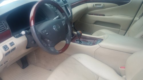 Dezmembrez Lexus LS460