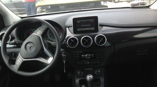 Dezmembrez Mercedes B180 - 2012