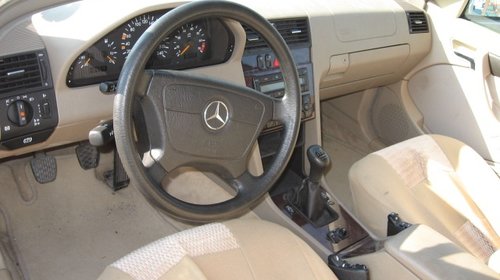 dezmembrez MERCEDES BENZ C 180 din 2001