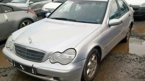 Dezmembrez Mercedes-Benz C200 cdi 2004 / 207.