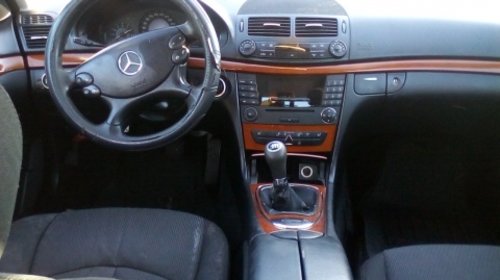Dezmembrez Mercedes-Benz E-CLASS W211 an 2007 motorizare E 220 CDI