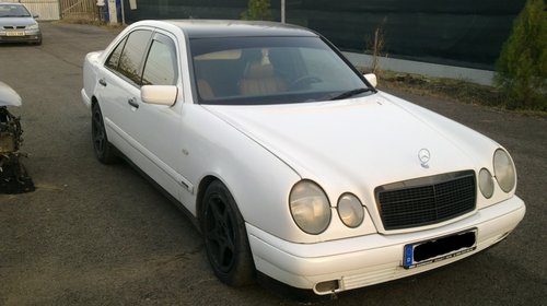 Dezmembrez mercedes benz e klasse berlina 220d cutie automata an 1998 orice piesa motor,caroserie,interior