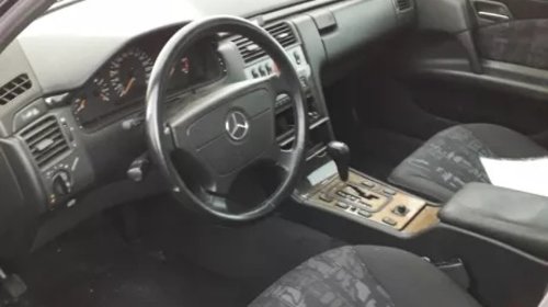 Dezmembrez Mercedes Benz E300TD w210