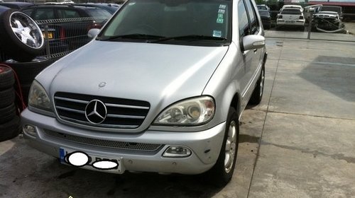 Dezmembrez Mercedes Benz Ml500i An 2003