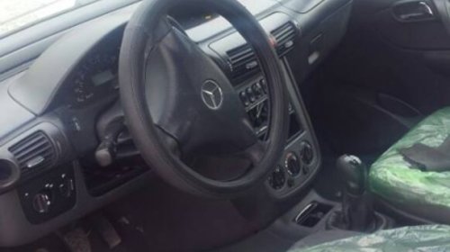 Dezmembrez Mercedes Benz Vaneo din 2002 1.7CDI