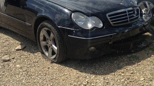 Dezmembrez mercedes c 200 cdi an 2007