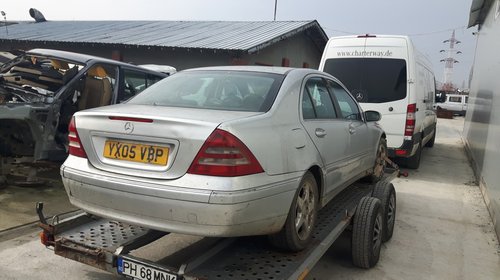 Dezmembrez Mercedes C220  CDI W203 an 2003