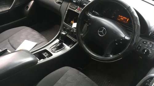 Dezmembrez mercedes c 220 cdi w203