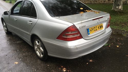 Dezmembrez mercedes c 220 cdi w203