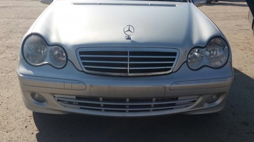 Dezmembrez Mercedes c class 200 cdi Facelift 