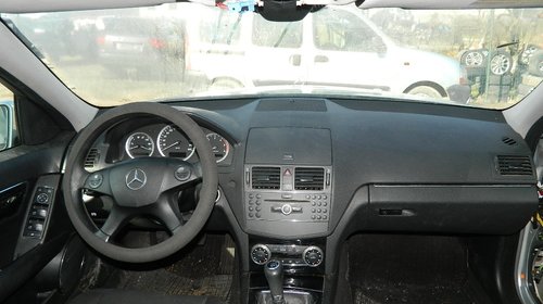 Dezmembrez Mercedes C Class Combi din 2009