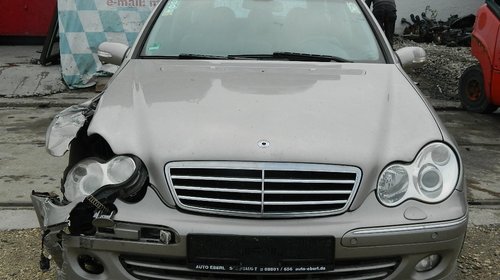 Dezmembrez Mercedes C Class din 2004