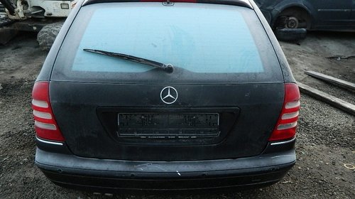 Dezmembrez Mercedes C Class din 2004