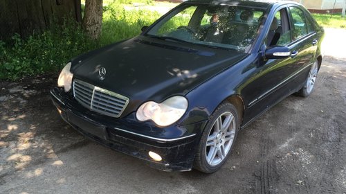 Dezmembrez Mercedes C-class W 203 2.2 cdi