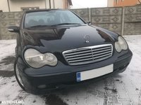 Dezmembrez Mercedes C Class w203 2.2 CDI