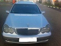 Dezmembrez mercedes c class w203 2.2d