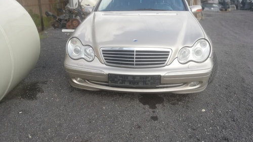 Dezmembrez Mercedes C Class W203 2.7 CDI motor 612 612962 an 2003