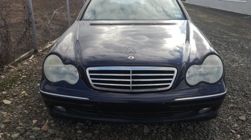 Dezmembrez Mercedes C-CLASS W203 2002 C200 Av