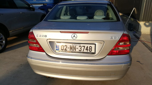 Dezmembrez Mercedes C-Class W203 2003 berlina 2.2