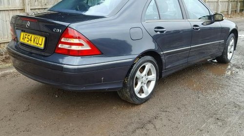 Dezmembrez Mercedes C-CLASS W203 2004 Berlina 2.2cdi