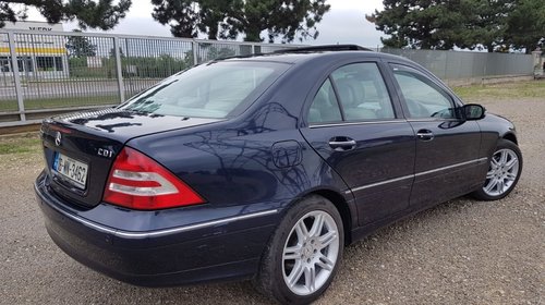 Dezmembrez Mercedes C-CLASS W203 2006 berlina 2.2