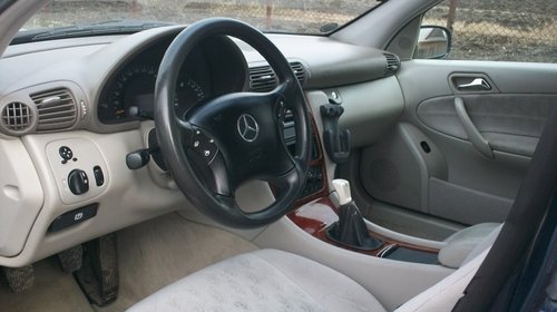 Dezmembrez Mercedes C Class w203 an 2002 motor 2000 benzina