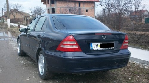 Dezmembrez Mercedes C Class w203 an 2002 motor 2000 benzina