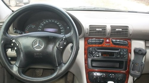 Dezmembrez Mercedes C Class w203 an 2002 motor 2000 benzina