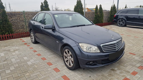 Dezmembrez Mercedes C class w204