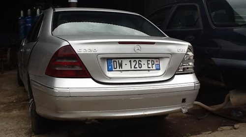 Dezmembrez Mercedes C-CLASS W211 2.2 CDI 2005
