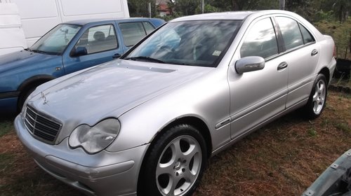 Dezmembrez Mercedes C Class W303 an 2002 moto