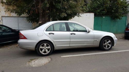 Dezmembrez Mercedes c class