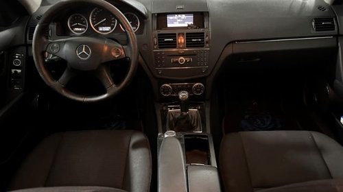 Dezmembrez Mercedes C-Klass W204 1.8 benzina 184Cp / 135 kW , cod motor M271950 , an 2008