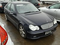 Dezmembrez Mercedes C (W203) 2.2cdi