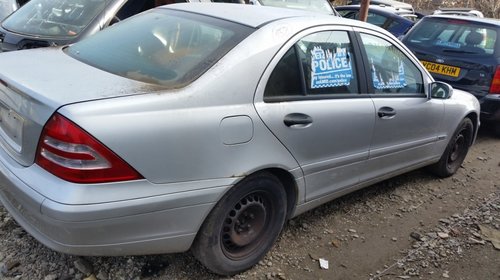 Dezmembrez Mercedes C180 C-class W203 2.0 95kw 129cp 2002