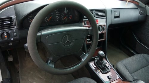 Dezmembrez Mercedes C180 din 1994