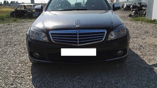 Dezmembrez Mercedes C180 W204 an 2011 motor 1