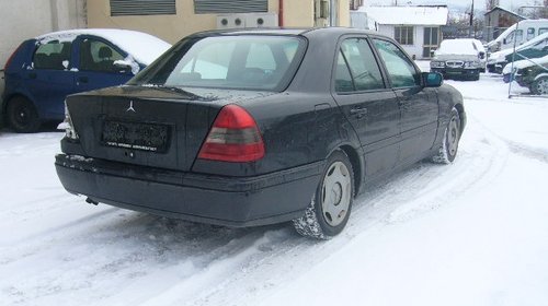 Dezmembrez Mercedes C200 an 2000