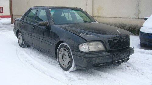 Dezmembrez Mercedes C200 an 2000