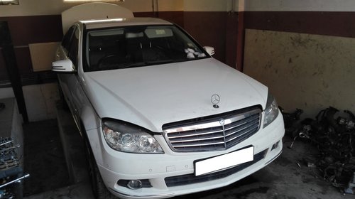 Dezmembrez Mercedes C200 An fabricatie 2010, 