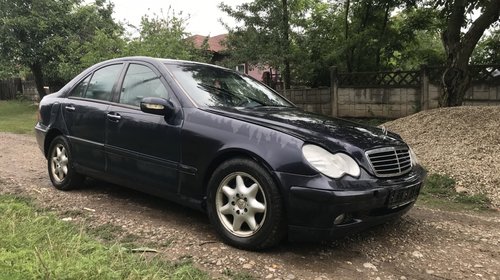 Dezmembrez Mercedes C200 kompressor w203