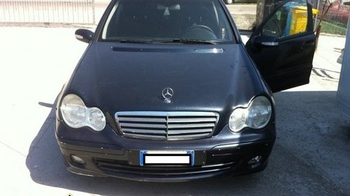 Dezmembrez Mercedes C200i Kompressor An 2004