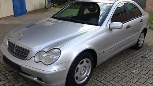 Dezmembrez Mercedes C220 an 2003