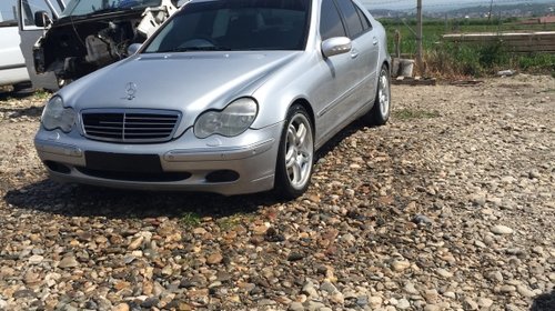 Dezmembrez Mercedes C220 CDI An 2002