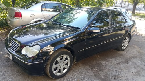 Dezmembrez Mercedes C220 CDI W203