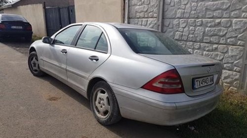 Dezmembrez mercedes c220 din 2004