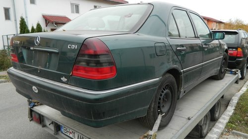 Dezmembrez MERCEDES C220, model masina 1999 Oradea