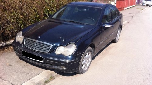 Dezmembrez Mercedes C220 w203 2.2cdi