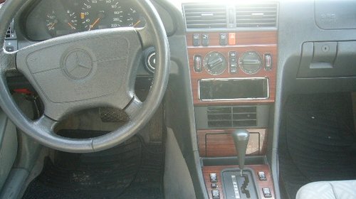 Dezmembrez Mercedes c250 an 1994